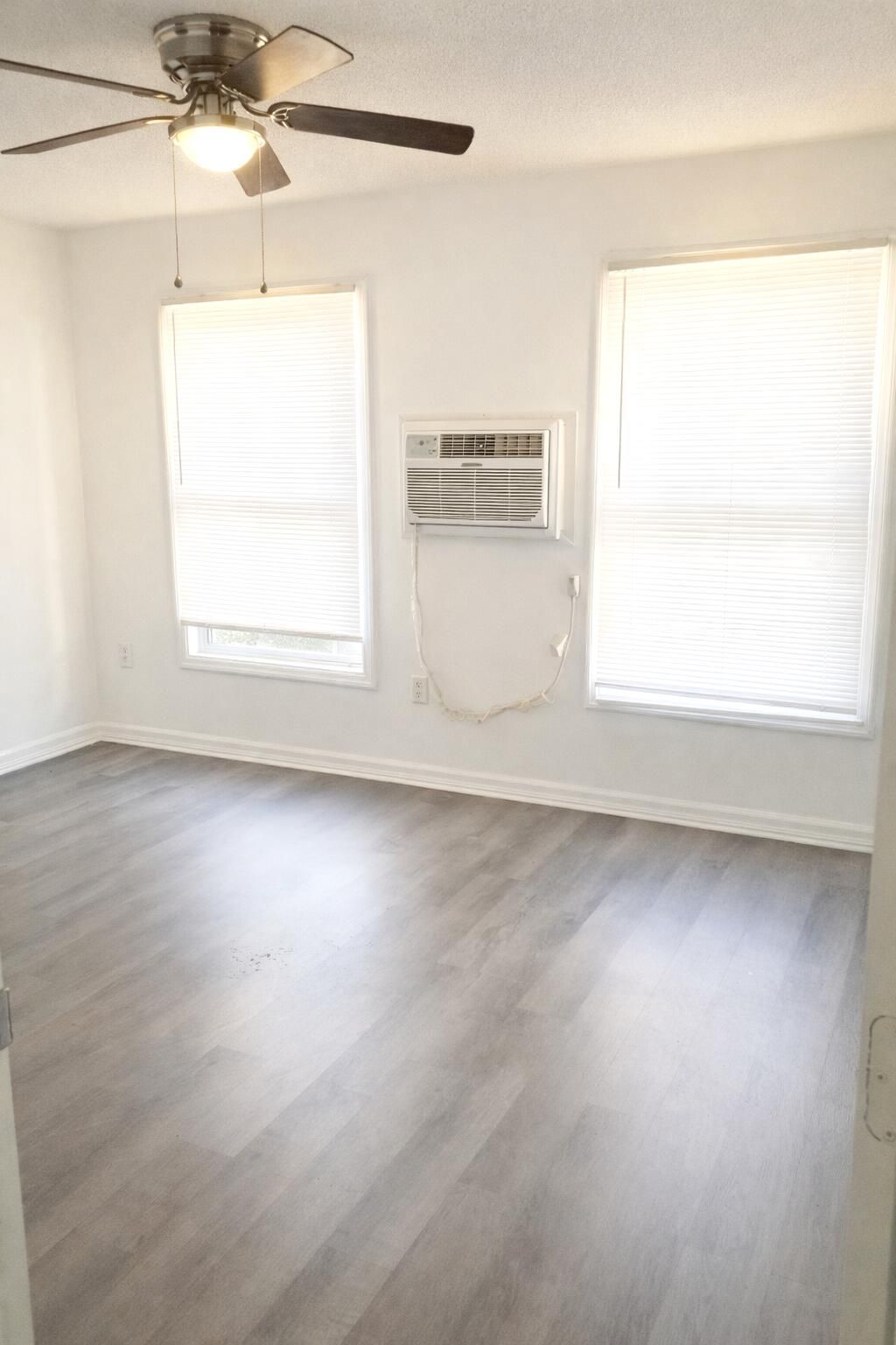 2491 Russell Street Photo 5