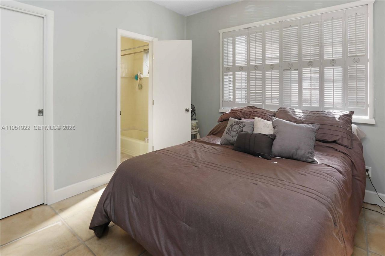 910 N 14th Ct, Hollywood, FL 33020 Photo