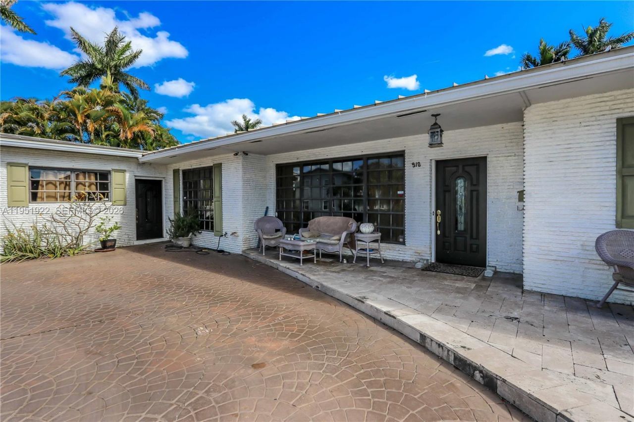 910 N 14th Ct, Hollywood, FL 33020 Photo