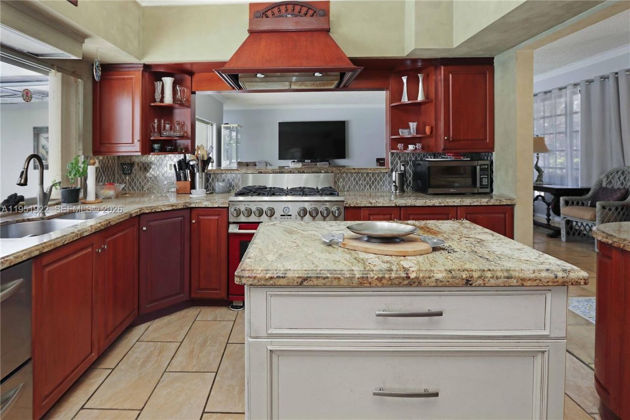 910 N 14th Ct, Hollywood, FL 33020 Photo