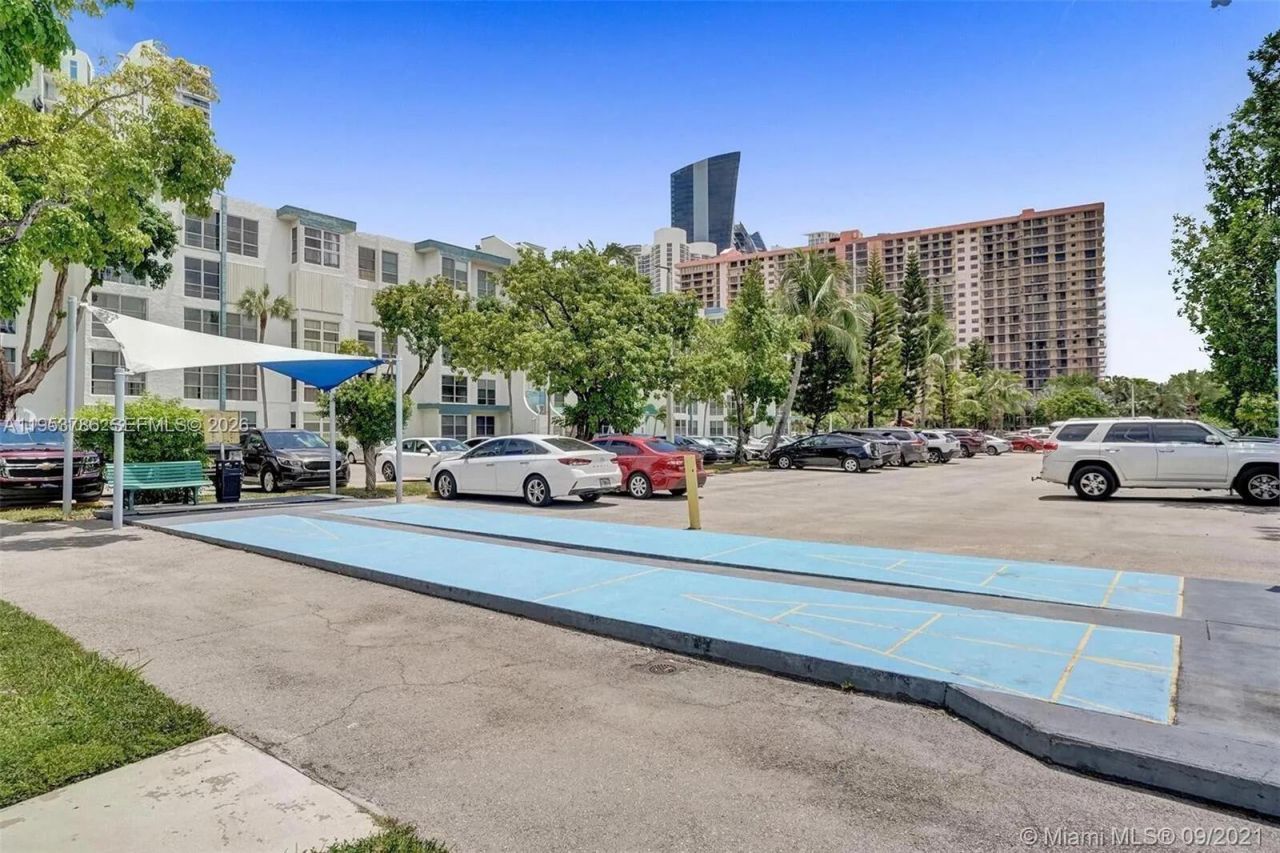 200 177th Dr , Unit 416, Sunny Isles Beach, FL 33160 Photo