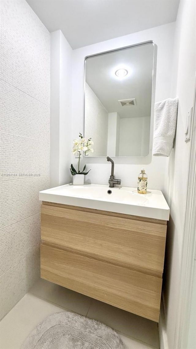 6917 Collins Ave, Unit 1206, Miami Beach, FL 33141 Photo