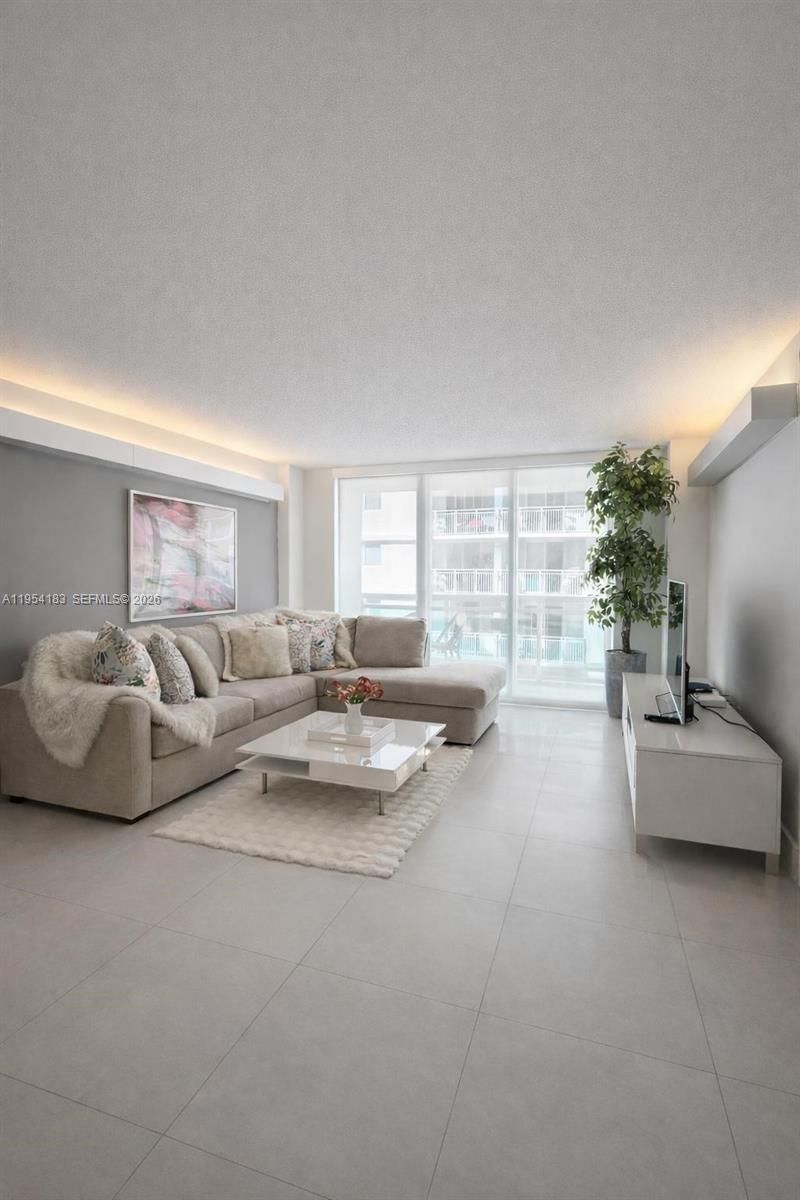 6917 Collins Ave, Unit 1206, Miami Beach, FL 33141 Photo