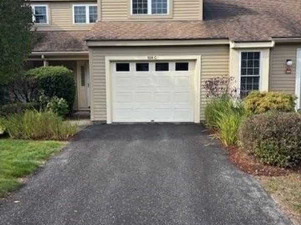 920 Ridgefield Cir, Unit C, Clinton, MA 01510