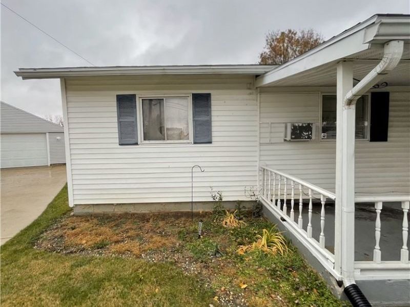 140 Crystal Court, Bellevue, OH 44811 Photo 3