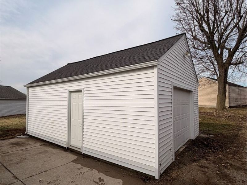 140 Crystal Court, Bellevue, OH 44811 Photo 6