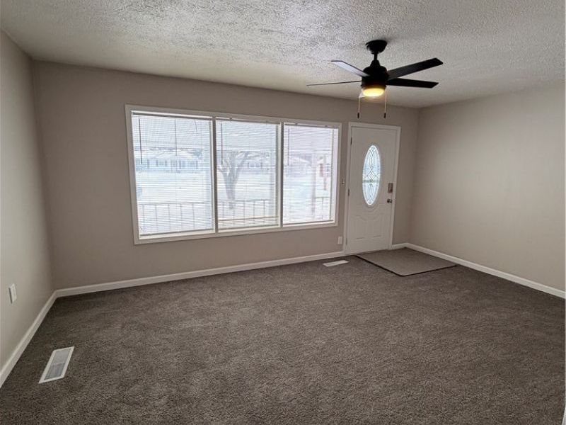 140 Crystal Court, Bellevue, OH 44811 Photo 8