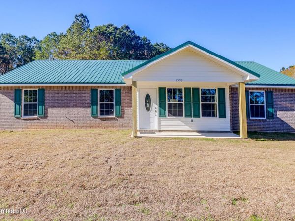 6590 Dummy Line Road, Picayune, MS 39466