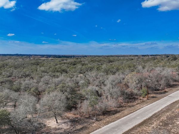 20 Clear Lake Loop, Poteet, TX 78065