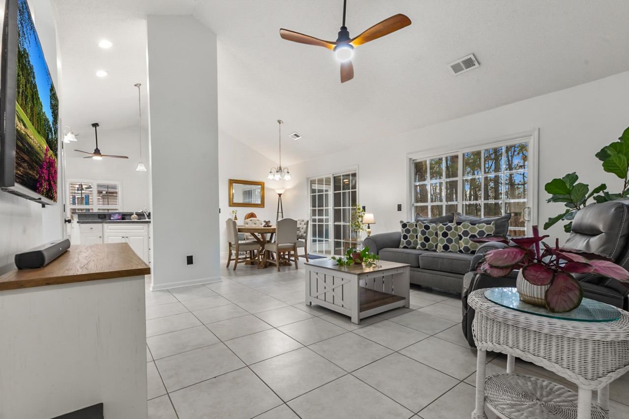 180 Clovis Circle Photo 5