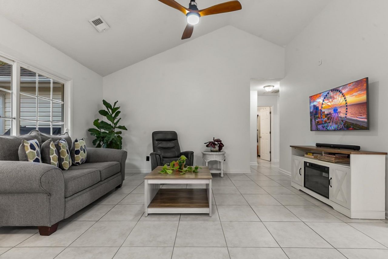 180 Clovis Circle Photo 6