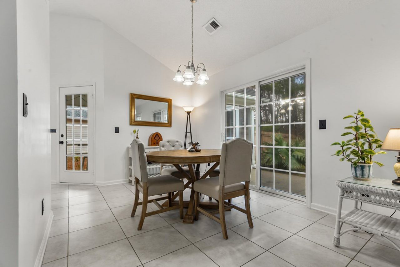 180 Clovis Circle Photo 9