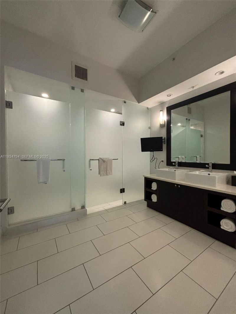 5300 NW 87th Ave, Unit 913, Doral, FL 33178 Photo