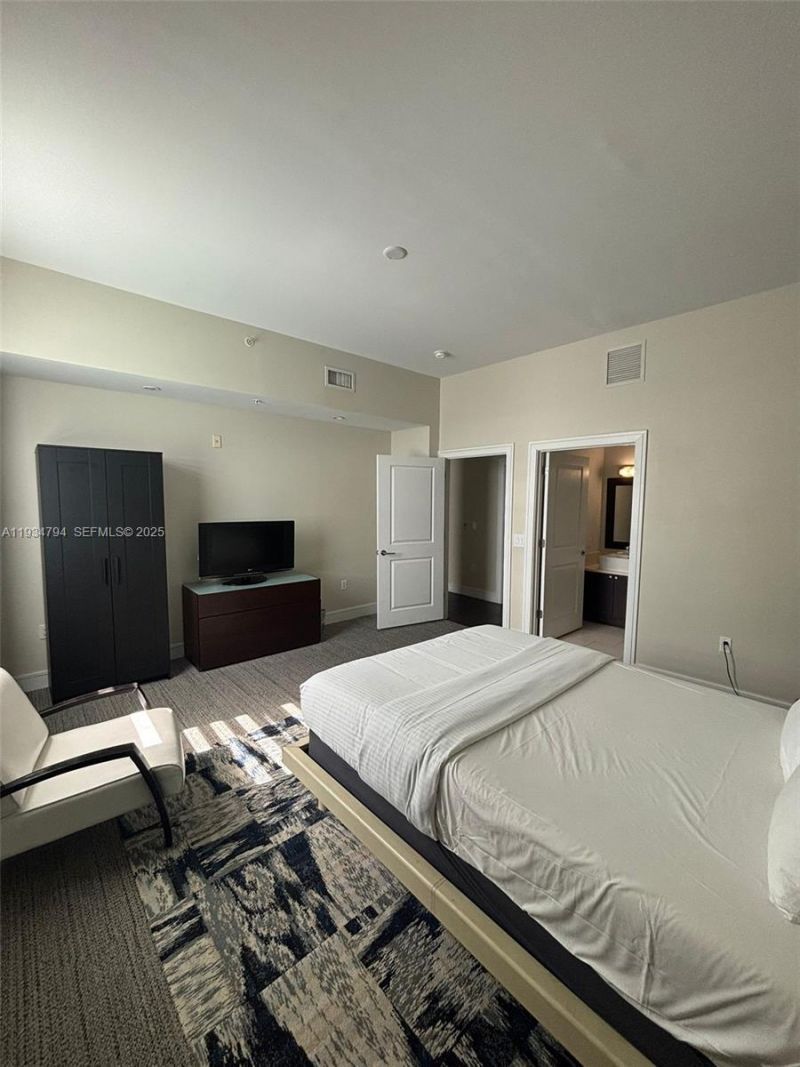 5300 NW 87th Ave, Unit 913, Doral, FL 33178 Photo