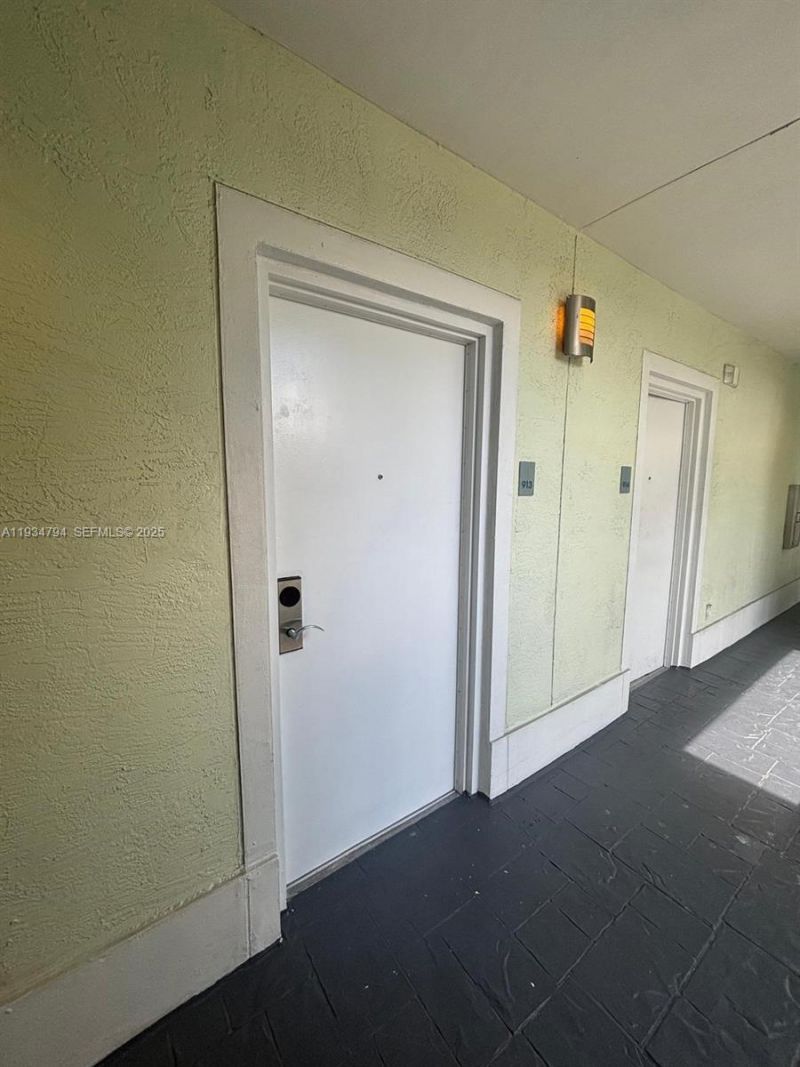 5300 NW 87th Ave, Unit 913, Doral, FL 33178 Photo
