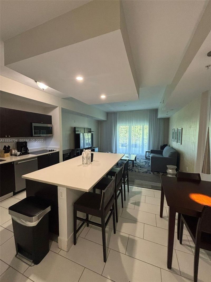 5300 NW 87th Ave, Unit 913, Doral, FL 33178 Photo