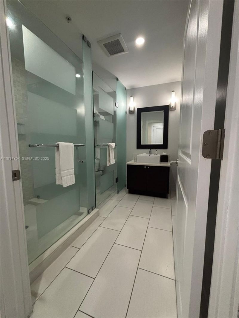 5300 NW 87th Ave, Unit 913, Doral, FL 33178 Photo