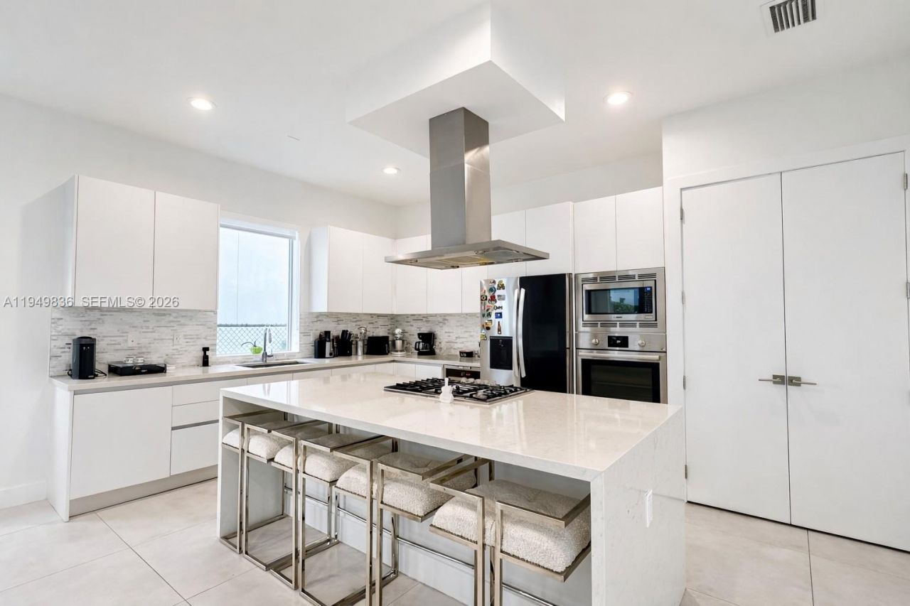 10054 NW 76th Ter , Doral, FL 33178 Photo