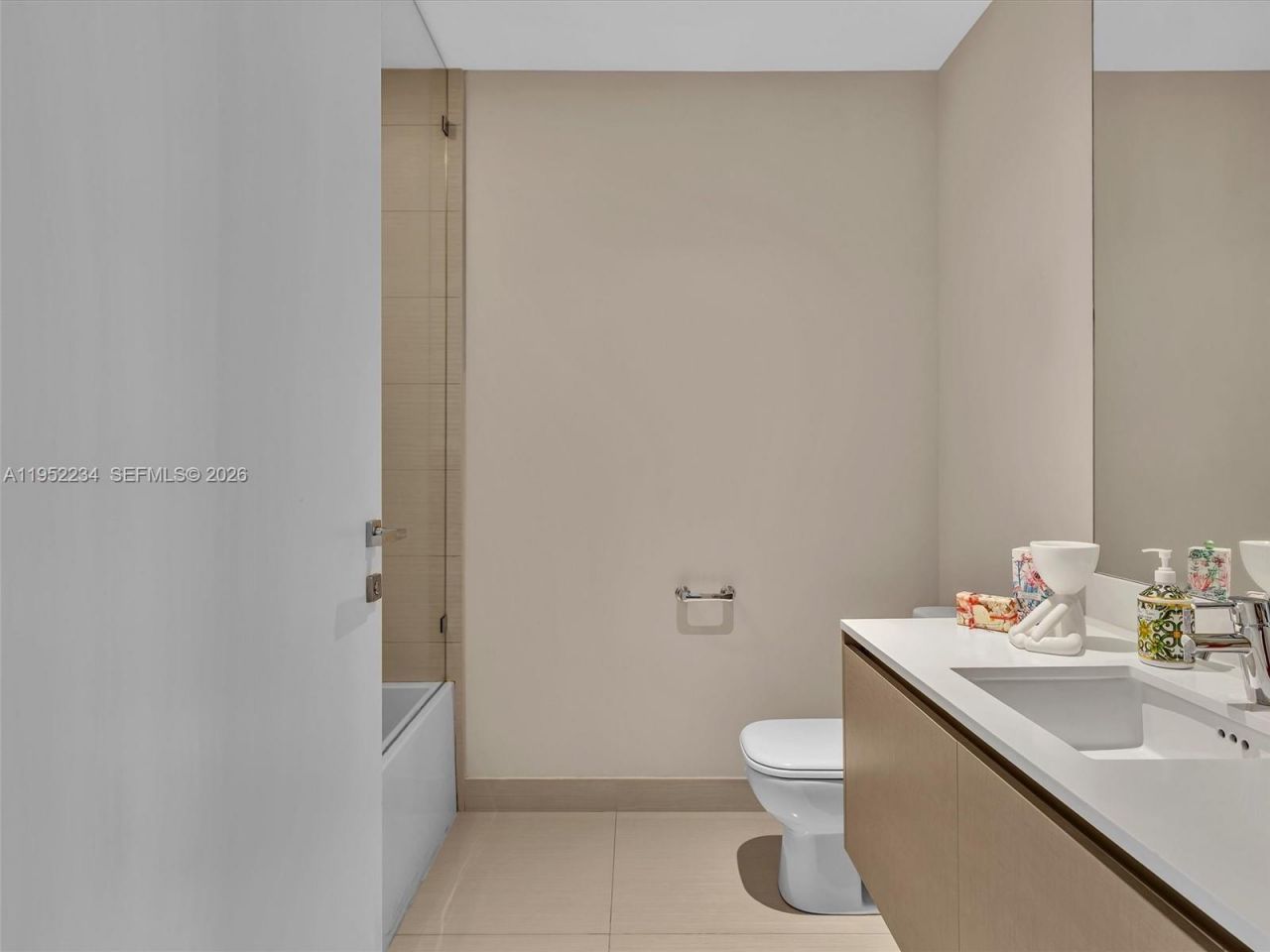 3300 NE 188th St, Unit 718, Aventura, FL 33180 Photo