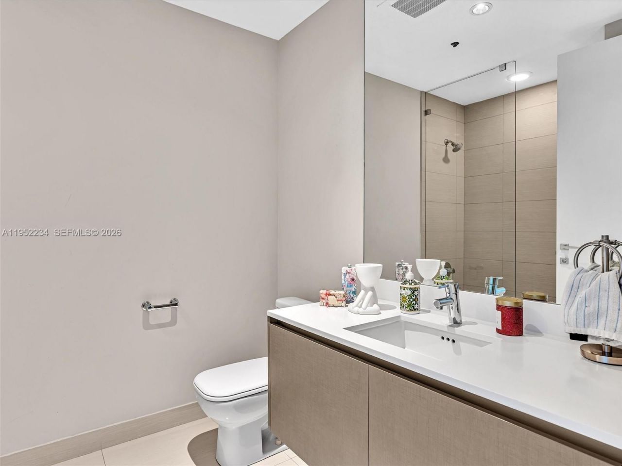 3300 NE 188th St, Unit 718, Aventura, FL 33180 Photo