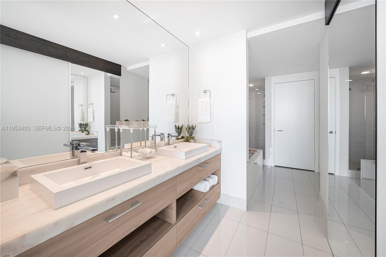 1300 S Miami Ave, Unit UPH4, Miami, FL 33130 Photo