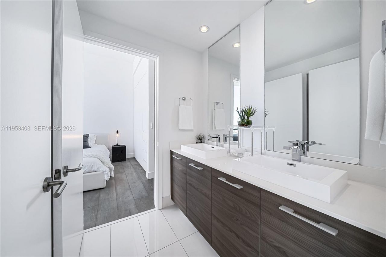 1300 S Miami Ave, Unit UPH4, Miami, FL 33130 Photo