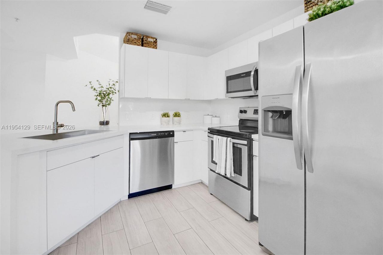 8930 NE 8th Ave, Unit 901, Miami, FL 33138 Photo