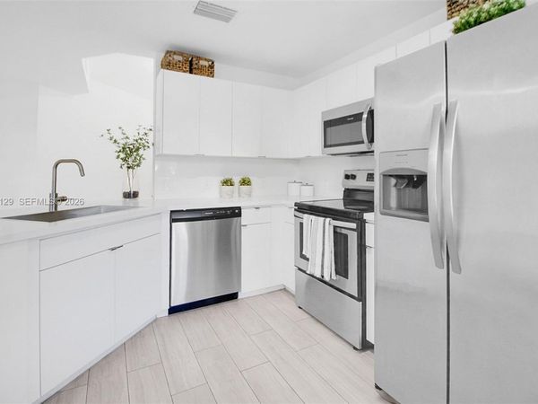 8930 NE 8th Ave, Unit 901, Miami, FL 33138