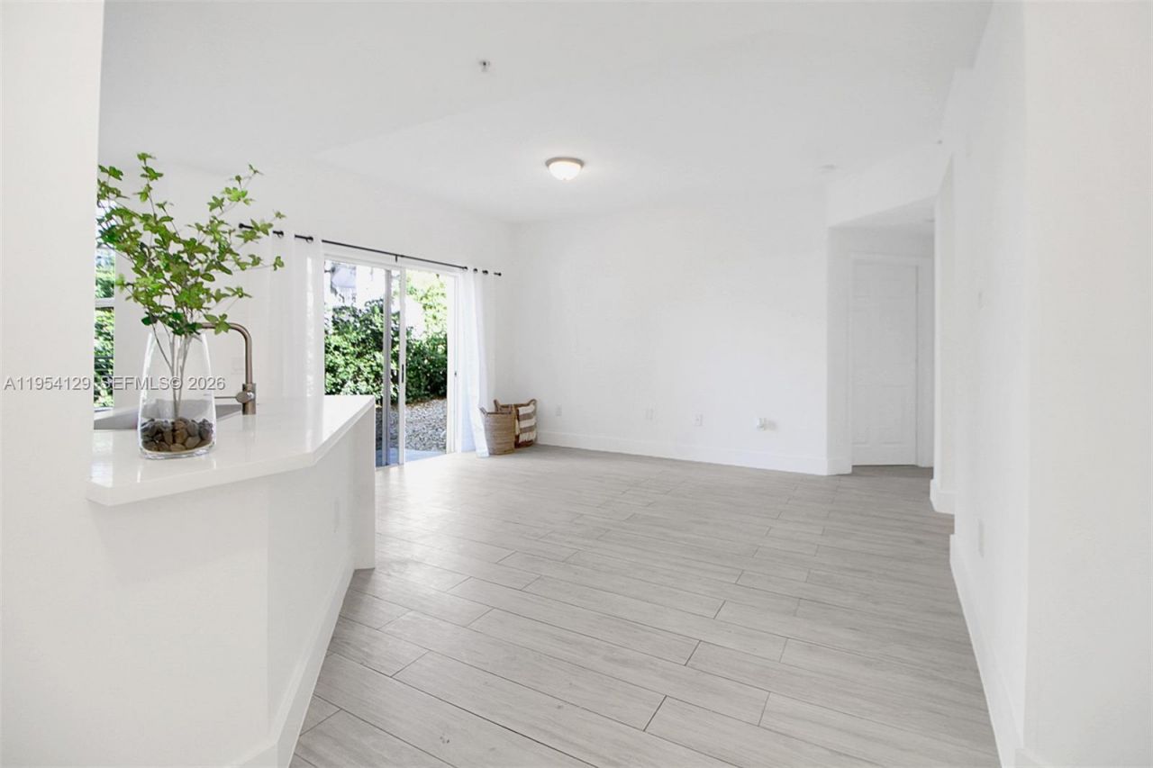 8930 NE 8th Ave, Unit 901, Miami, FL 33138 Photo