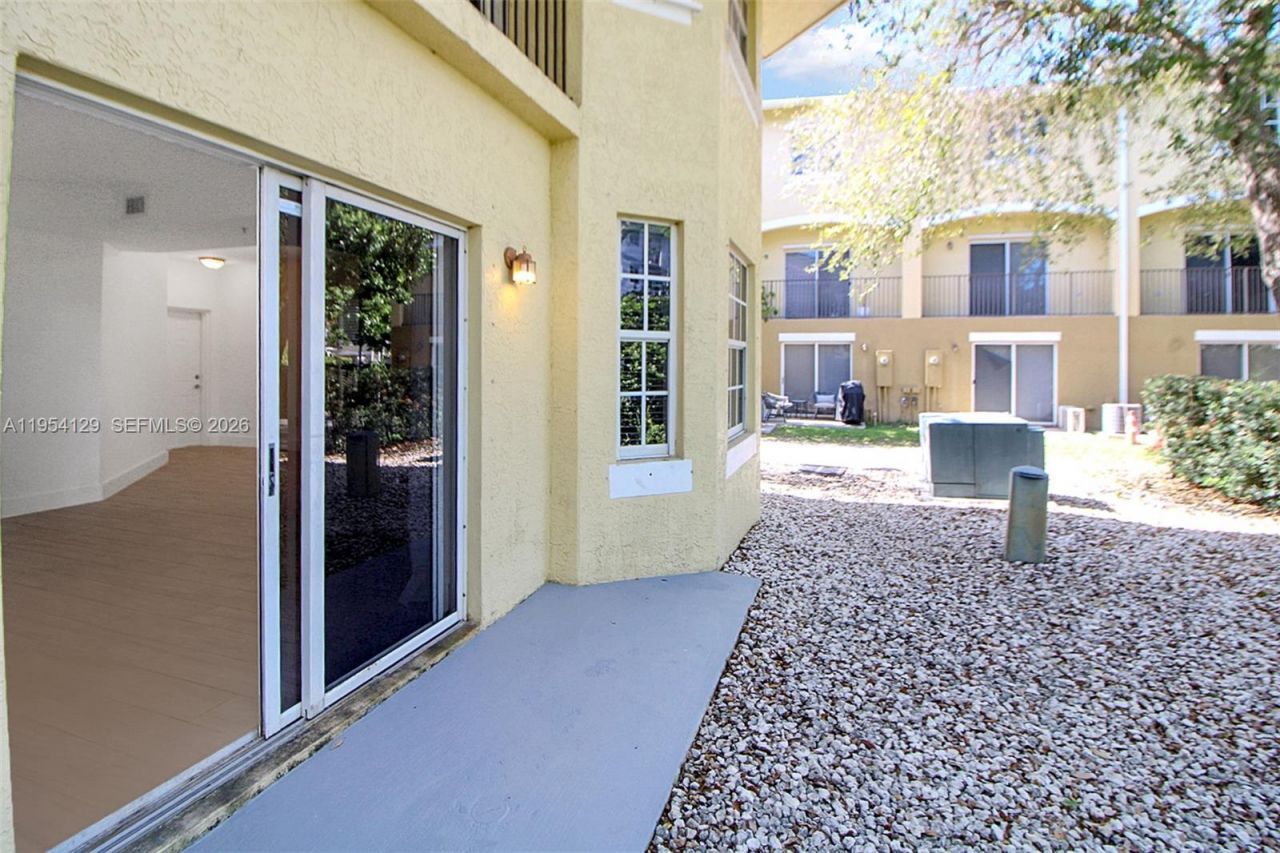 8930 NE 8th Ave, Unit 901, Miami, FL 33138 Photo