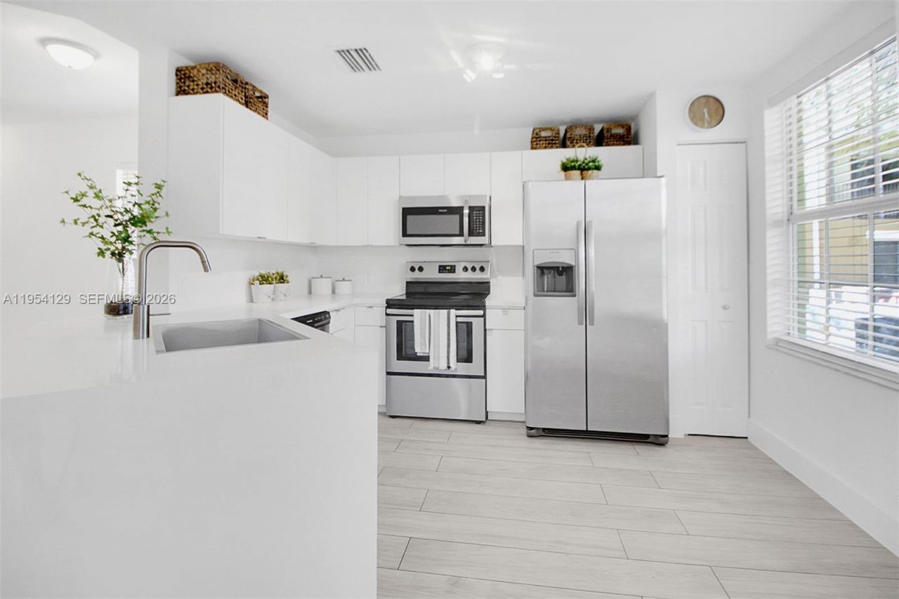 8930 NE 8th Ave, Unit 901, Miami, FL 33138 Photo