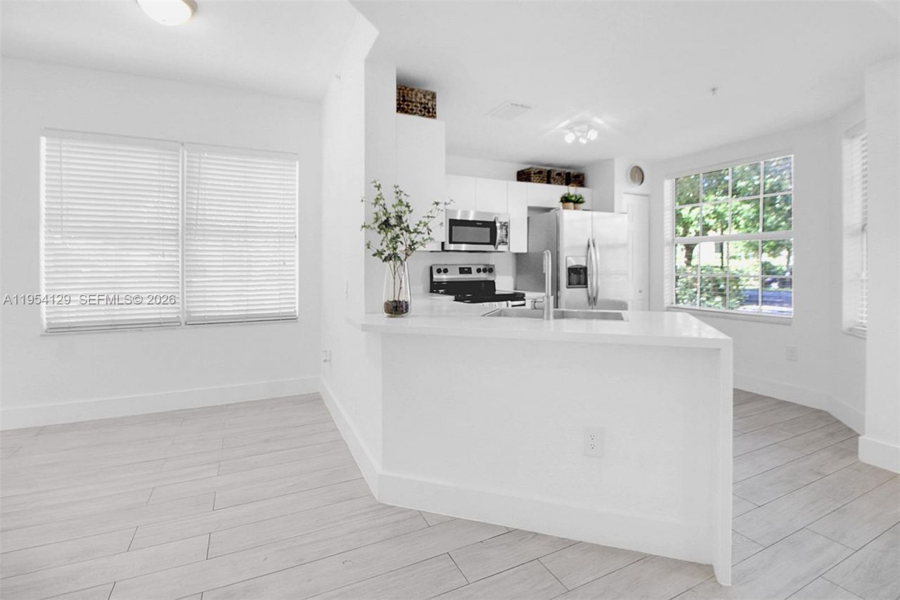 8930 NE 8th Ave, Unit 901, Miami, FL 33138 Photo