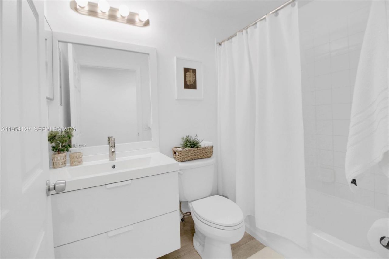 8930 NE 8th Ave, Unit 901, Miami, FL 33138 Photo