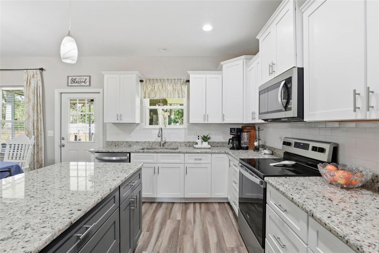 9092 Maryann Drive, Fanning Springs, FL 32693 Photo