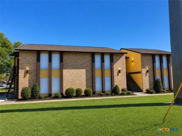 903 S Magnolia Avenue, Unit 11, Luling, TX 78648