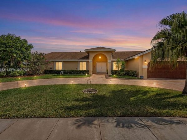 450 NW 201st Ave, Pembroke Pines, FL 33029