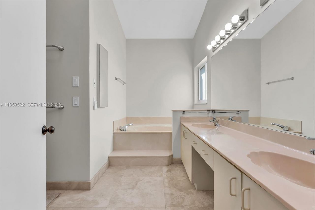 450 NW 201st Ave, Pembroke Pines, FL 33029 Photo