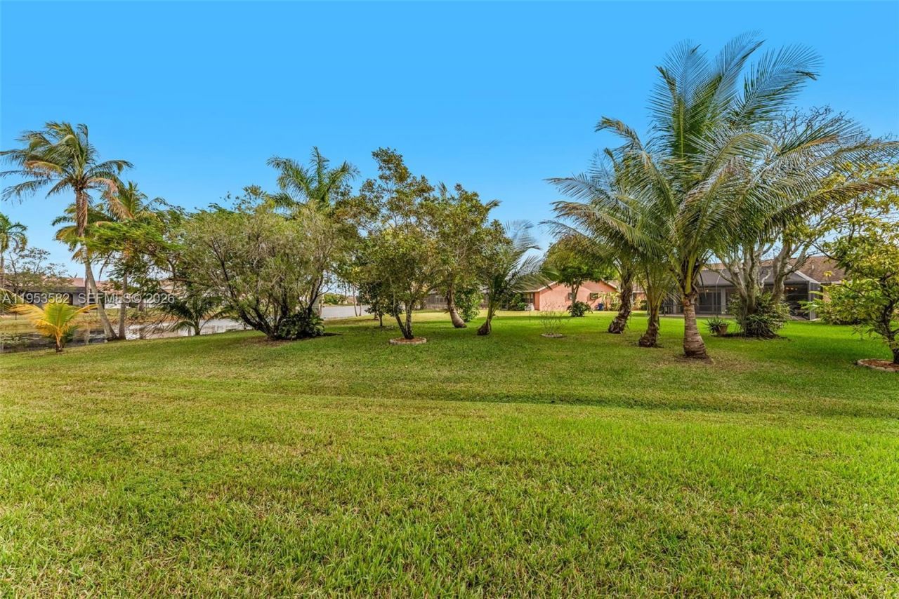 450 NW 201st Ave, Pembroke Pines, FL 33029 Photo