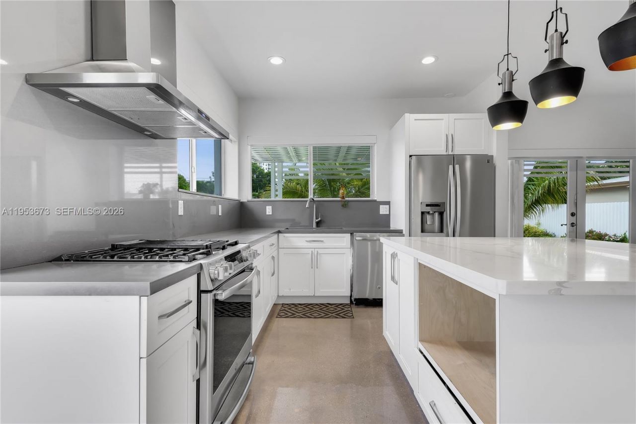 2247 NW 2nd St, Miami, FL 33125 Photo