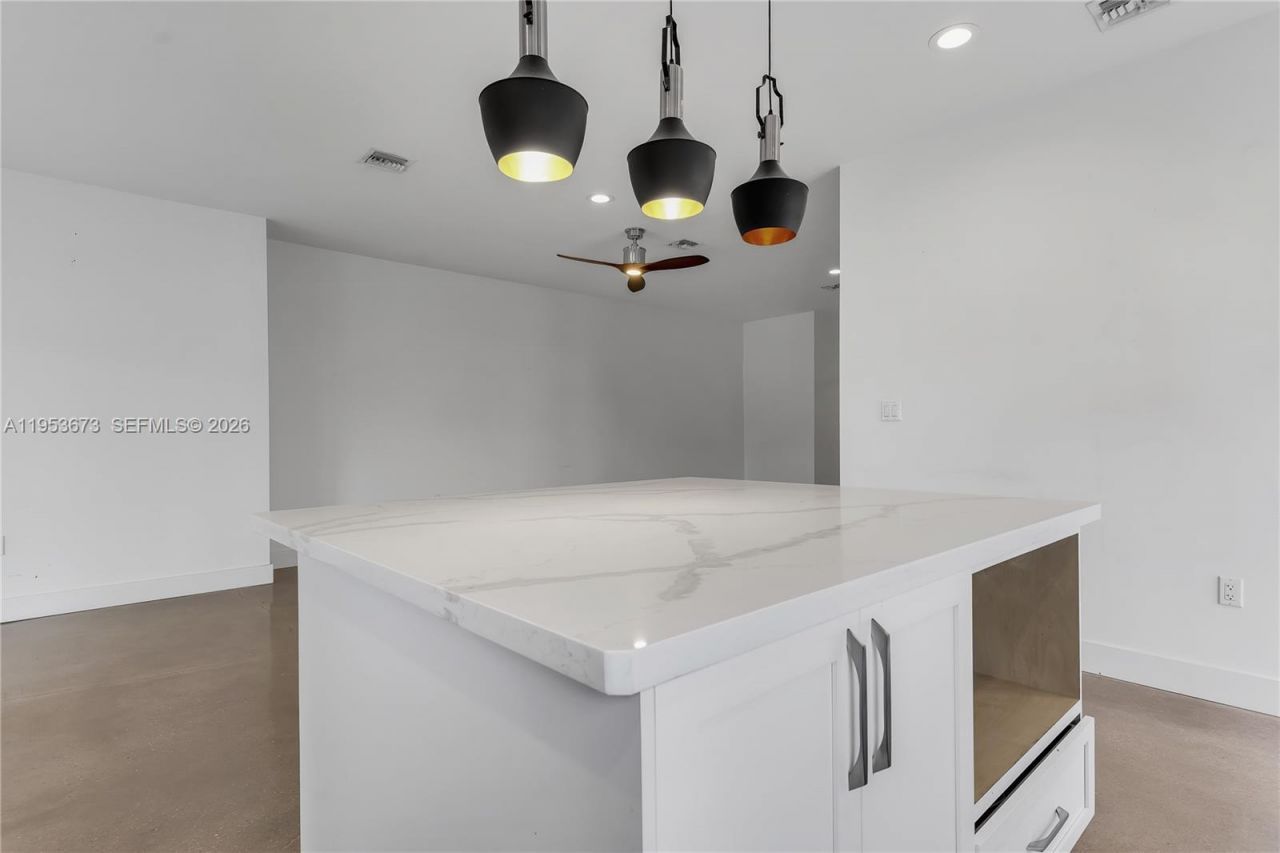 2247 NW 2nd St, Miami, FL 33125 Photo