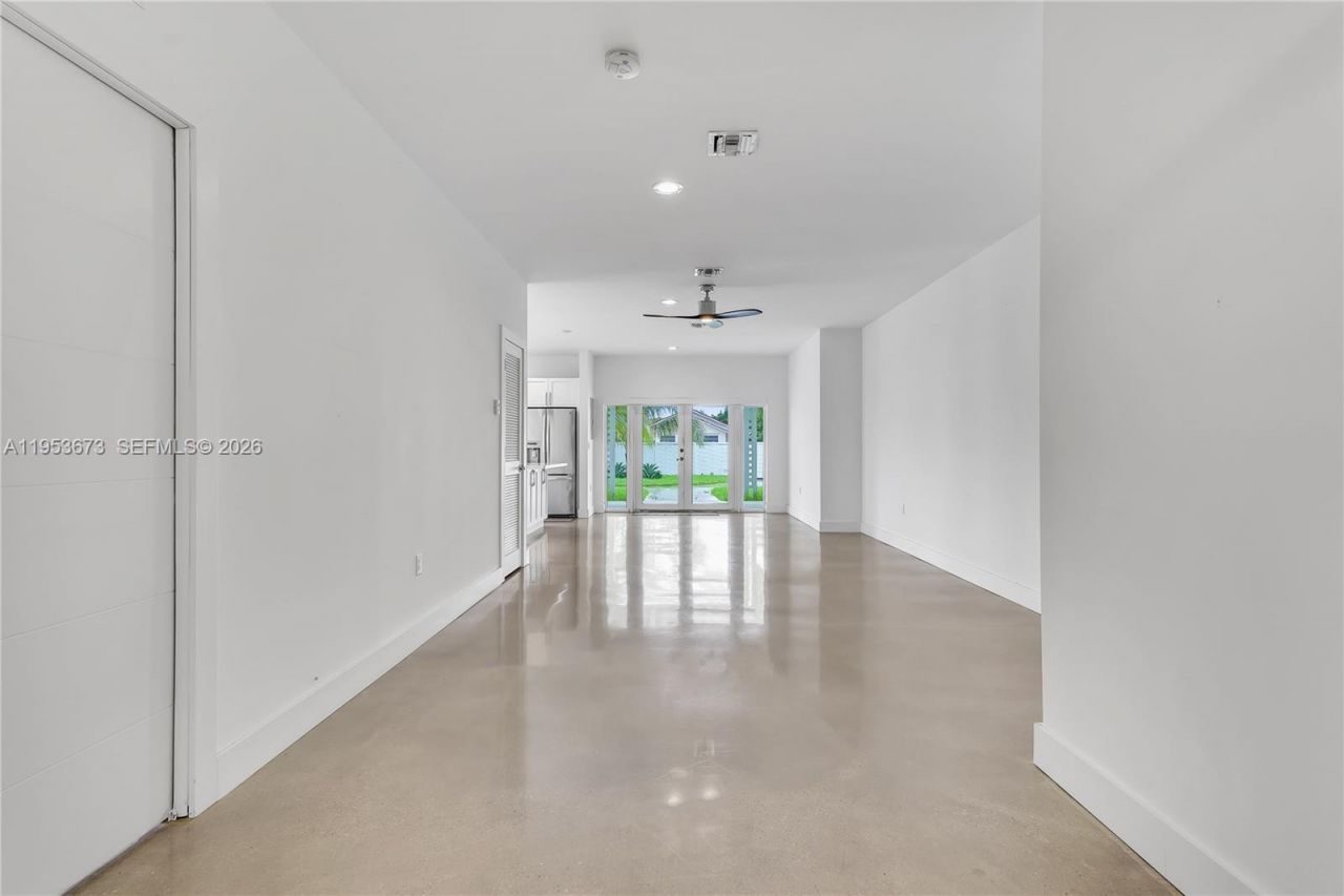 2247 NW 2nd St, Miami, FL 33125 Photo