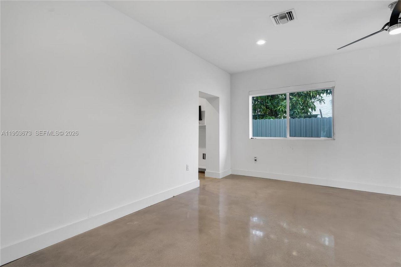 2247 NW 2nd St, Miami, FL 33125 Photo