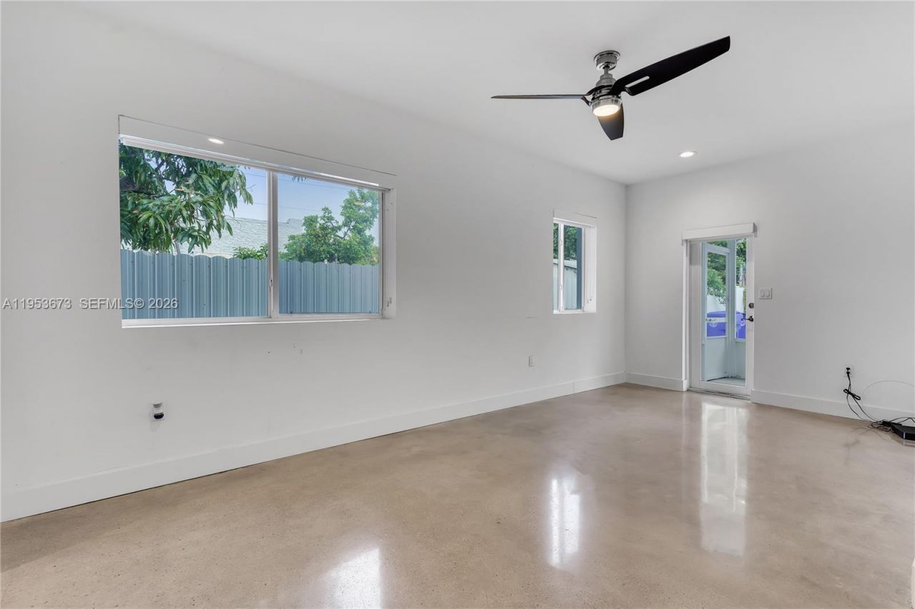 2247 NW 2nd St, Miami, FL 33125 Photo