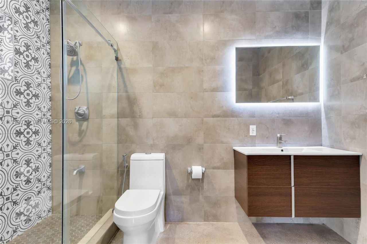 2247 NW 2nd St, Miami, FL 33125 Photo