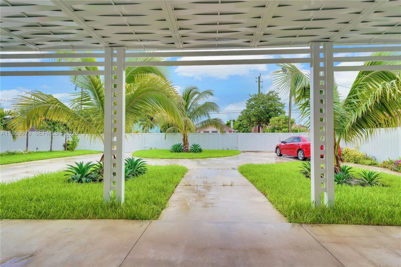 2247 NW 2nd St, Miami, FL 33125 Photo