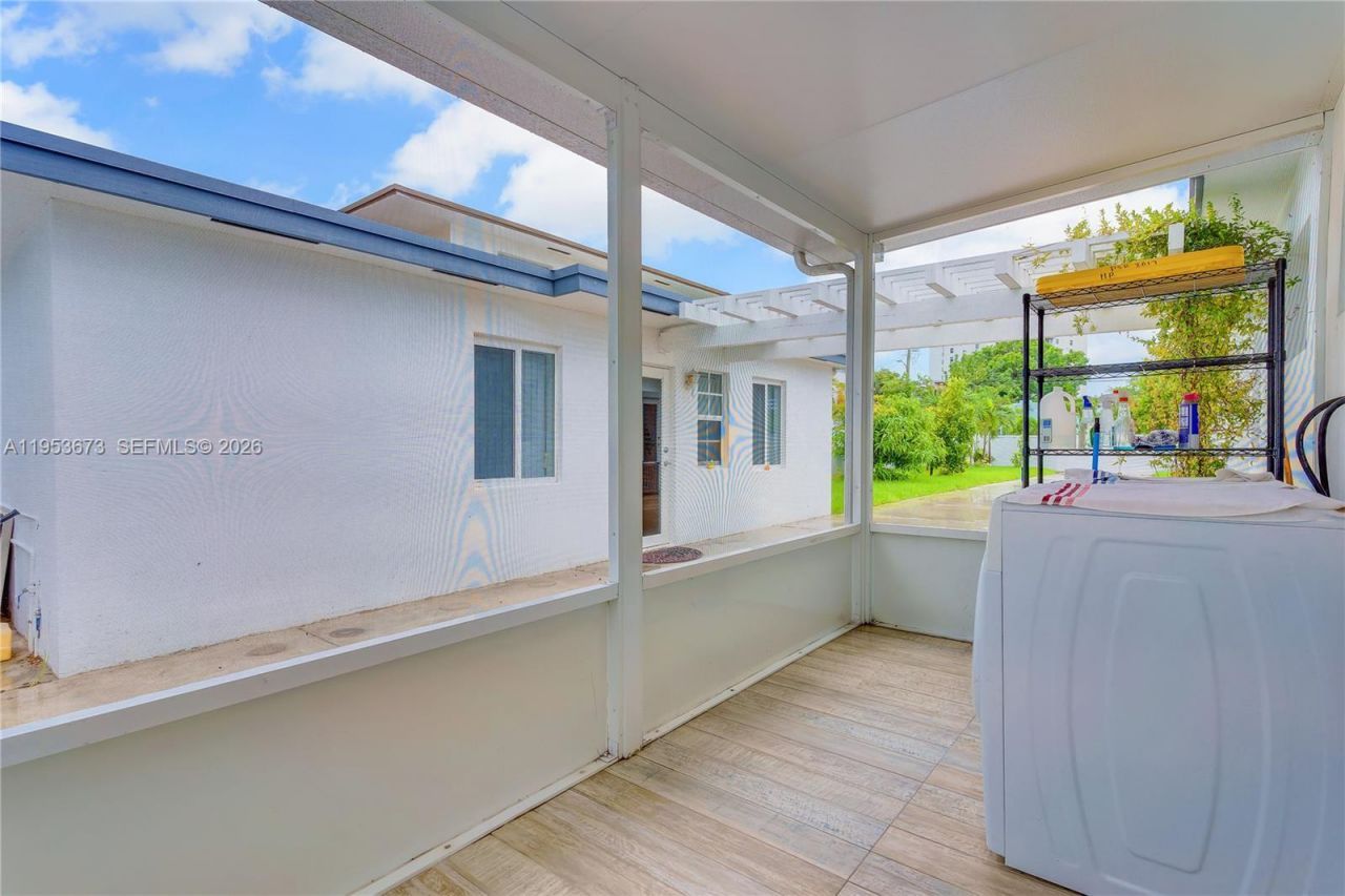 2247 NW 2nd St, Miami, FL 33125 Photo