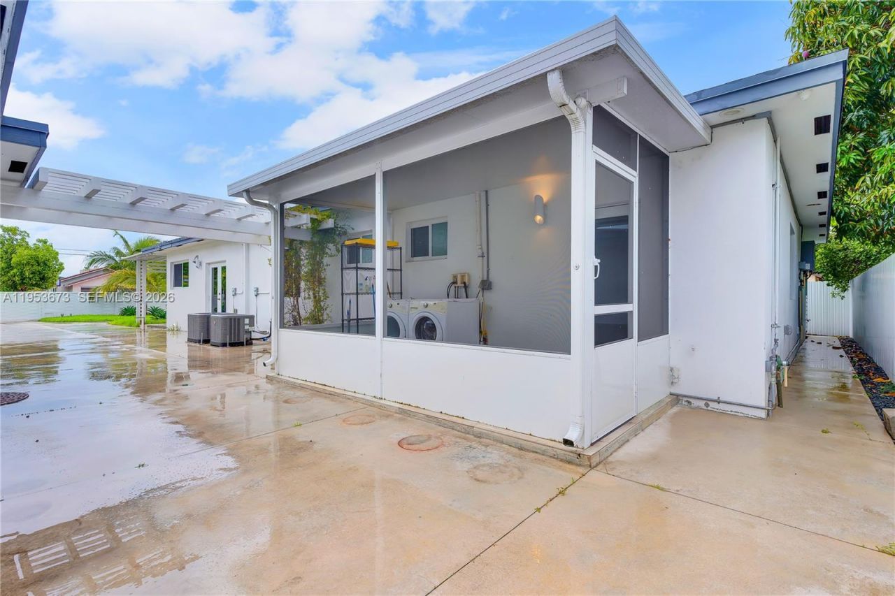 2247 NW 2nd St, Miami, FL 33125 Photo