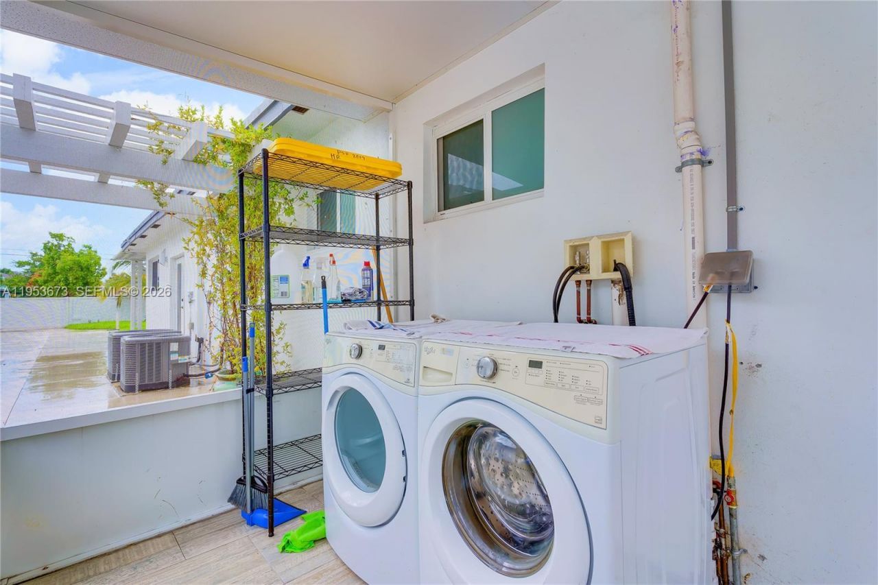 2247 NW 2nd St, Miami, FL 33125 Photo