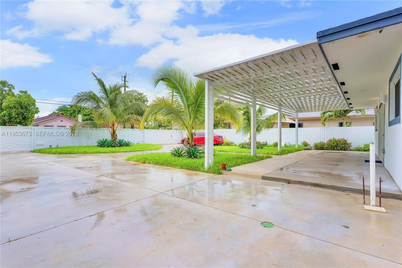 2247 NW 2nd St, Miami, FL 33125 Photo