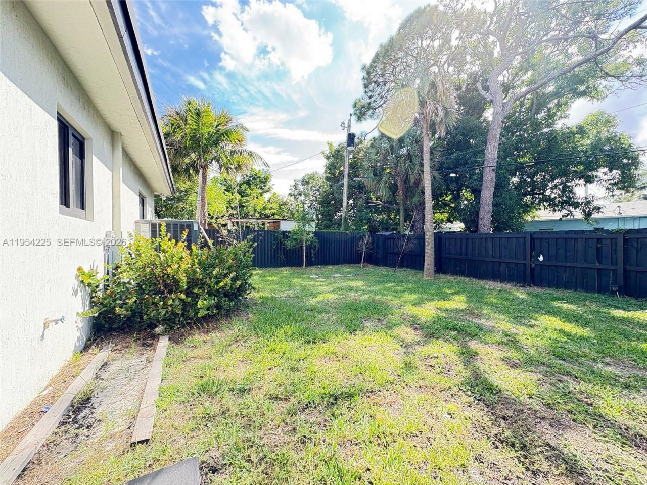 2518 NW 9th Pl, Fort Lauderdale, FL 33311 Photo